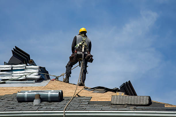 Professional Metal Roofing technician working in Deanville, TX